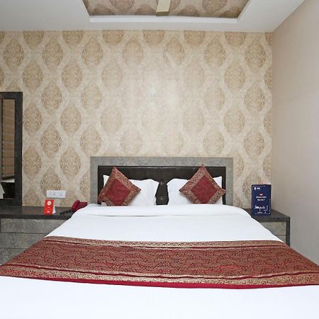 Oyo 10338 Hotel Aadesh Palace Varanasi Ngoại thất bức ảnh
