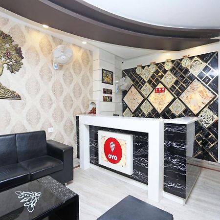 Oyo 10338 Hotel Aadesh Palace Varanasi Ngoại thất bức ảnh