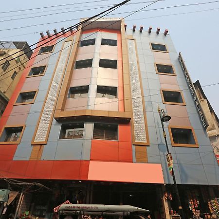 Oyo 10338 Hotel Aadesh Palace Varanasi Ngoại thất bức ảnh