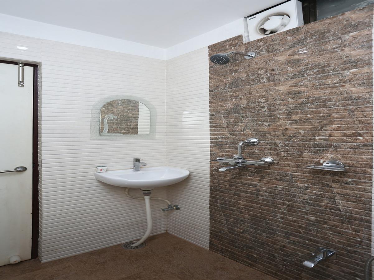 Oyo 10338 Hotel Aadesh Palace Varanasi Ngoại thất bức ảnh