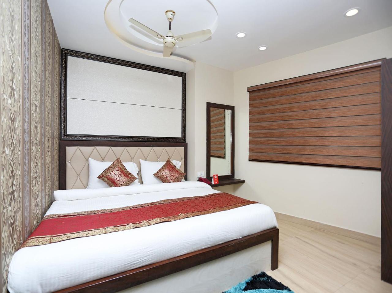 Oyo 10338 Hotel Aadesh Palace Varanasi Ngoại thất bức ảnh
