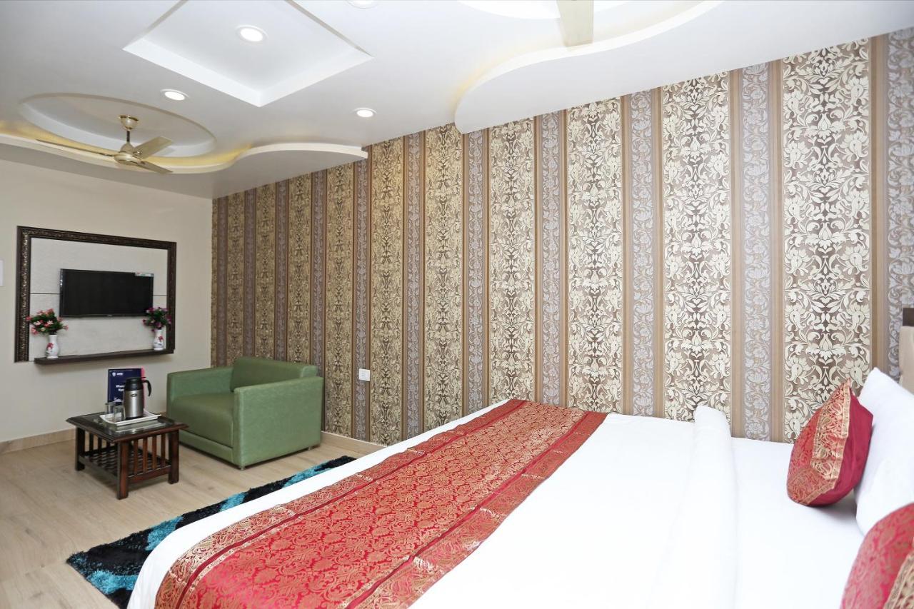 Oyo 10338 Hotel Aadesh Palace Varanasi Ngoại thất bức ảnh