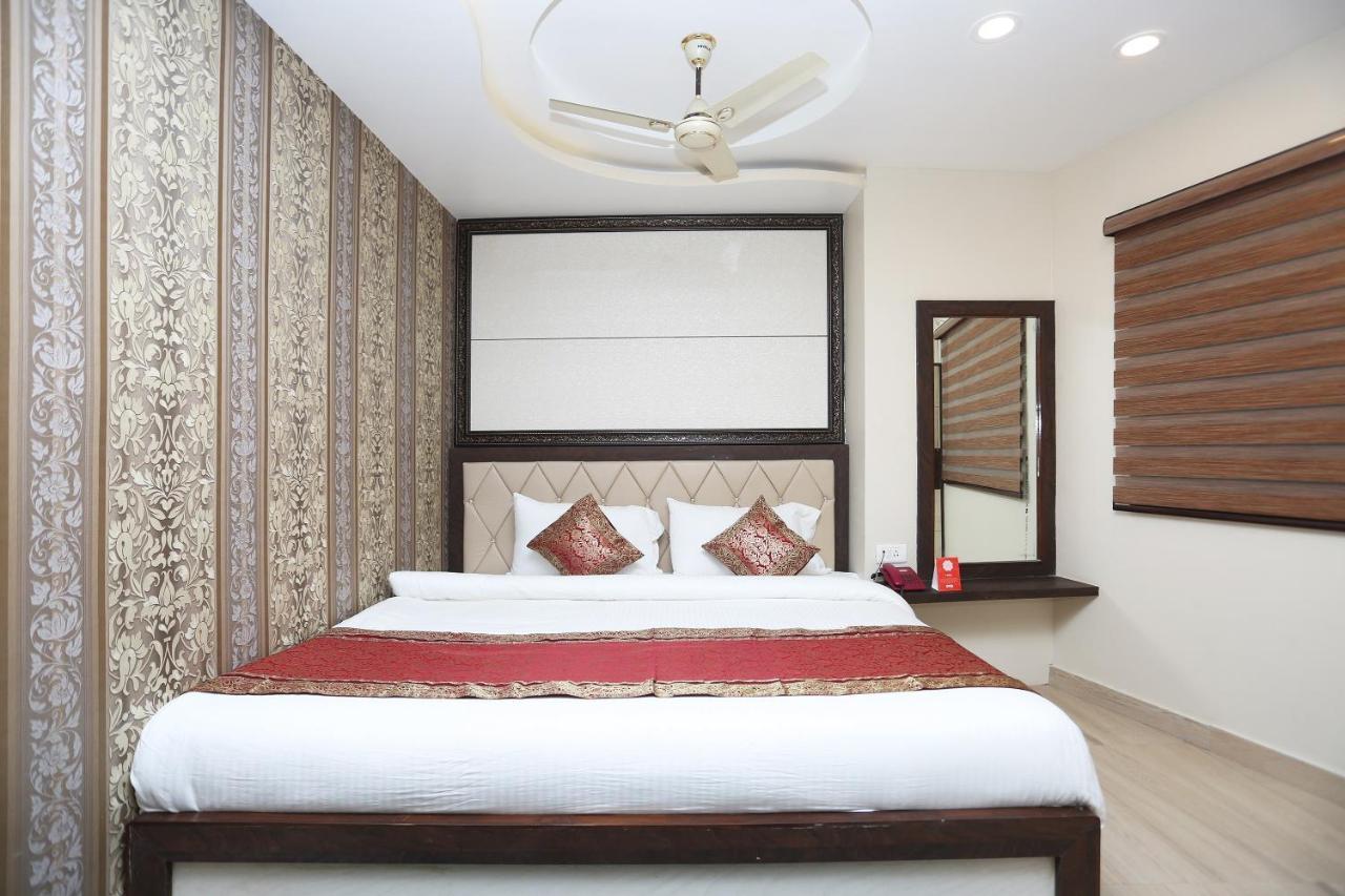 Oyo 10338 Hotel Aadesh Palace Varanasi Ngoại thất bức ảnh