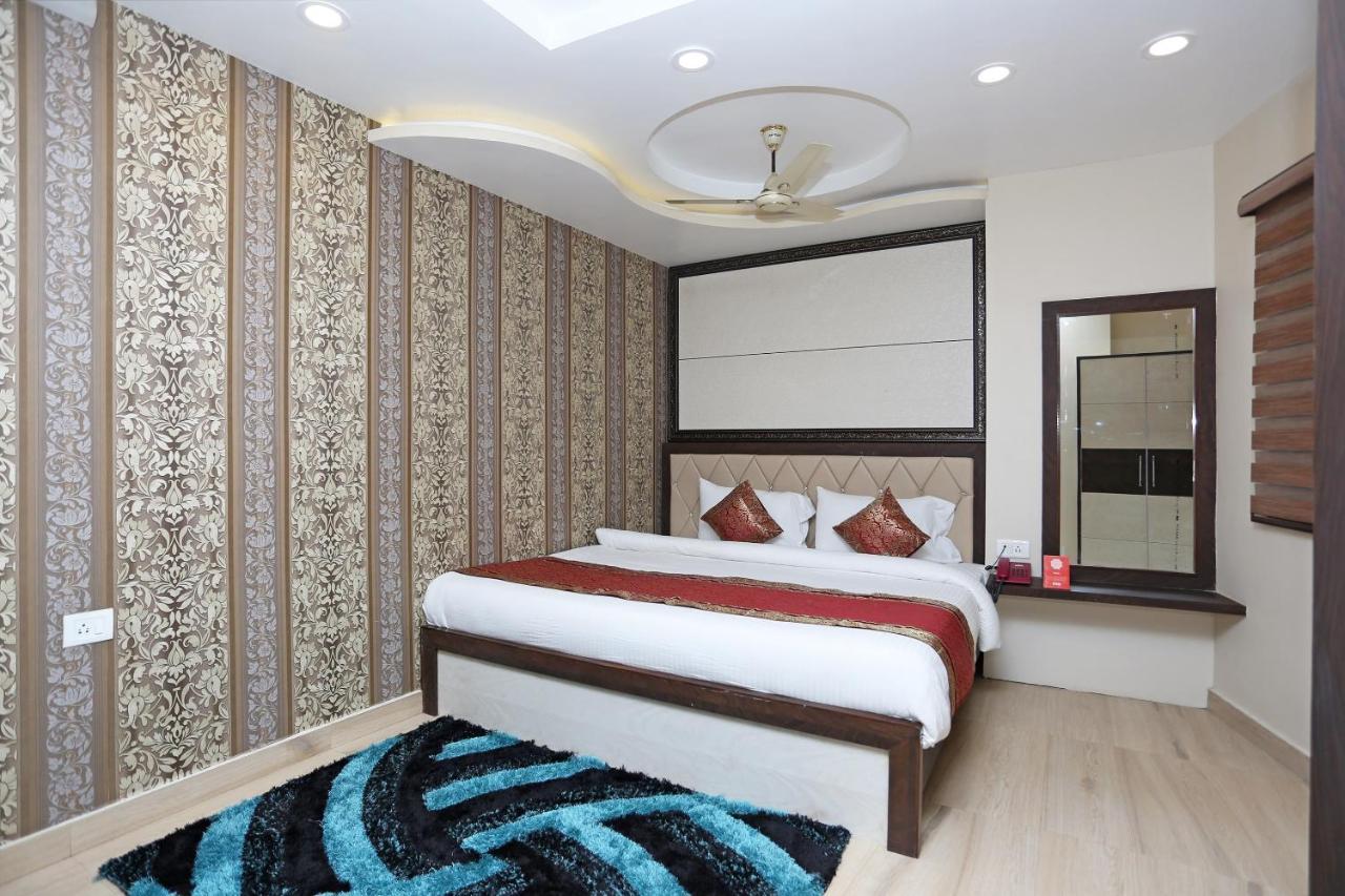 Oyo 10338 Hotel Aadesh Palace Varanasi Ngoại thất bức ảnh