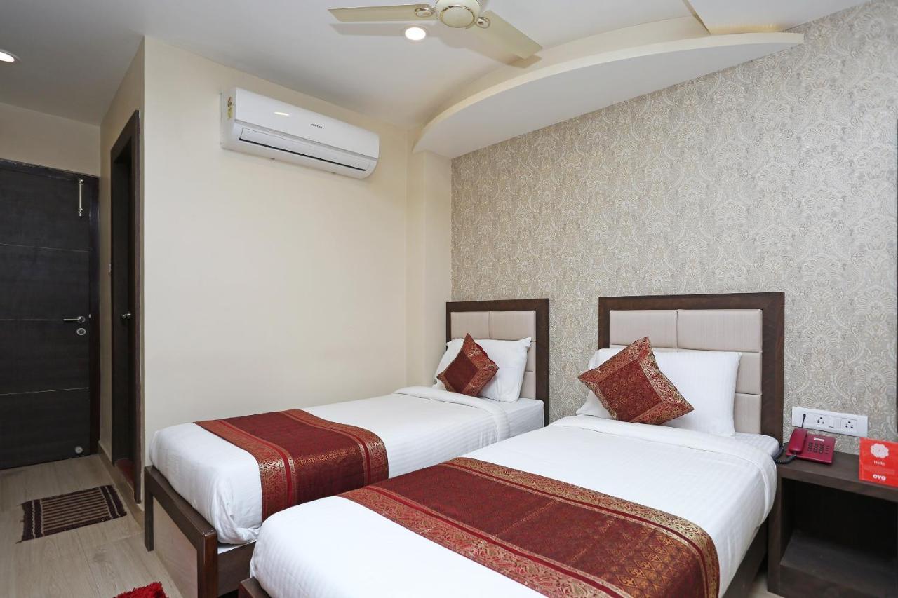 Oyo 10338 Hotel Aadesh Palace Varanasi Ngoại thất bức ảnh