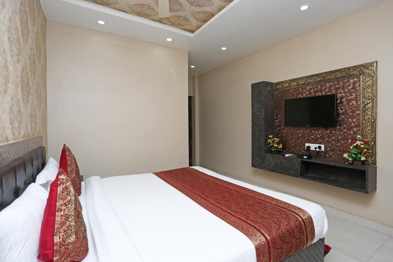 Oyo 10338 Hotel Aadesh Palace Varanasi Ngoại thất bức ảnh