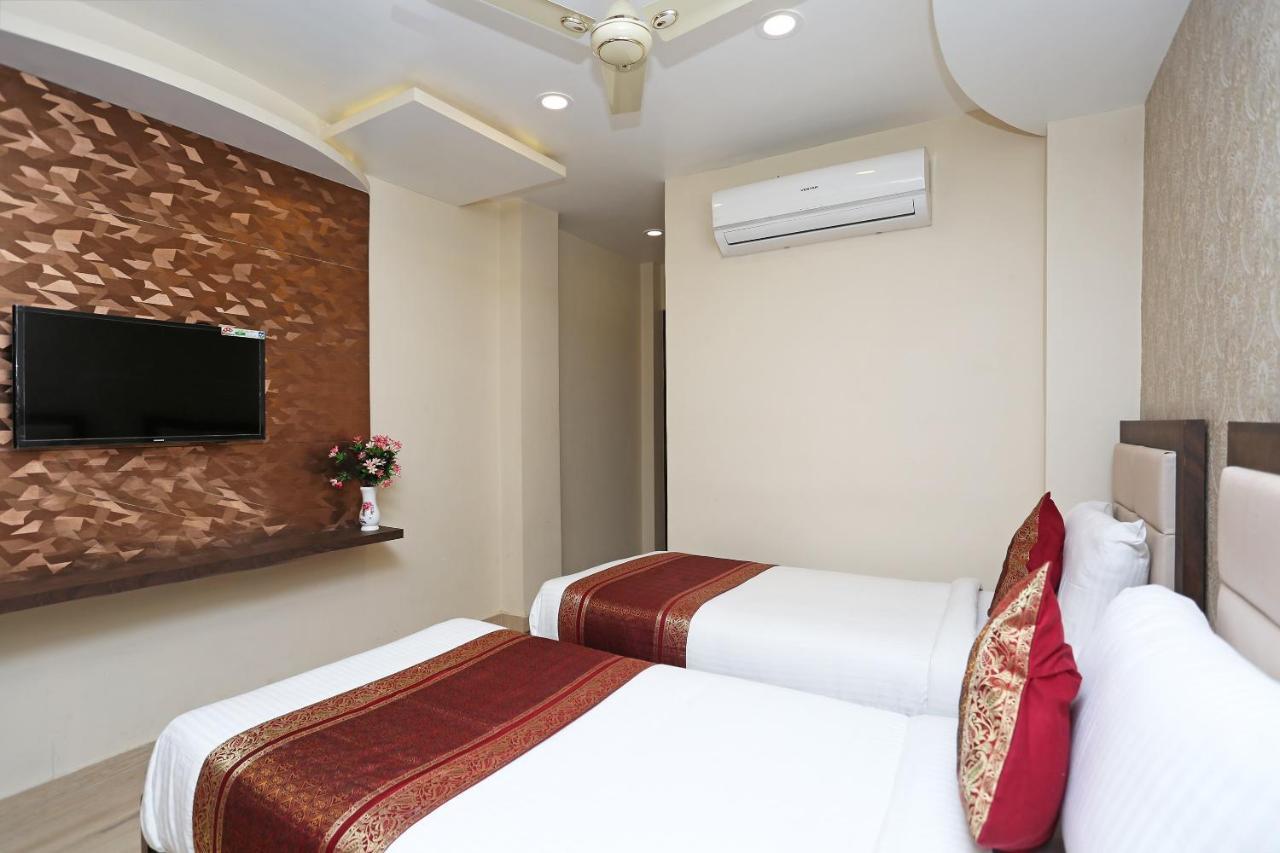 Oyo 10338 Hotel Aadesh Palace Varanasi Ngoại thất bức ảnh